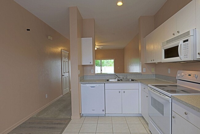 Building Photo - Forest Lake Townhomes 3620-106