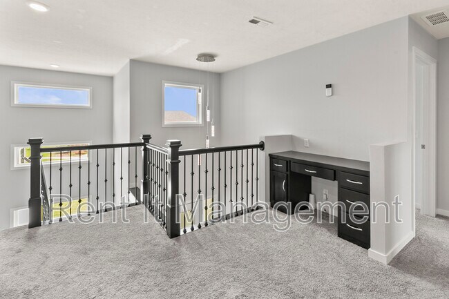 Building Photo - 18765 Larimore St