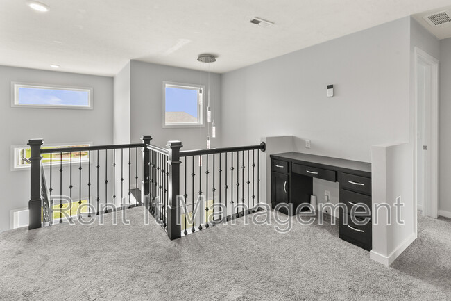 Building Photo - 18765 Larimore St