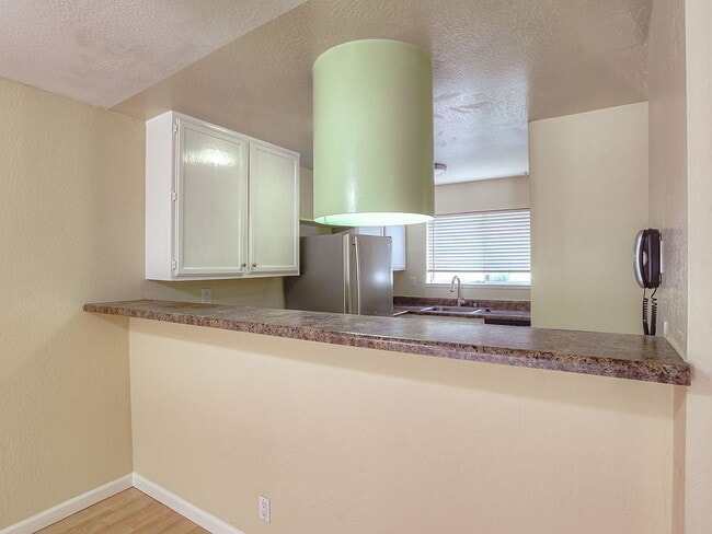 Building Photo - "Charming 2-Bed, 2-Bath Menlo Park Retreat...