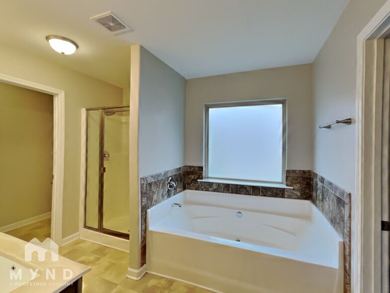 Building Photo - 2455 Quincy Loop