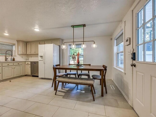 Building Photo - 1017 McFarland St