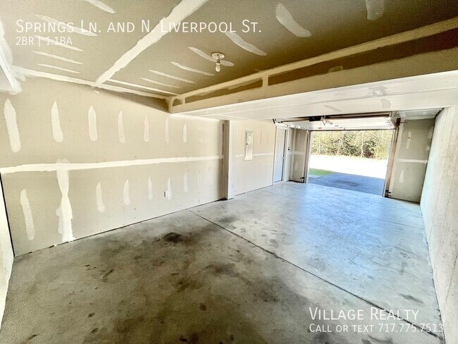 Building Photo - 155 Springs Ln