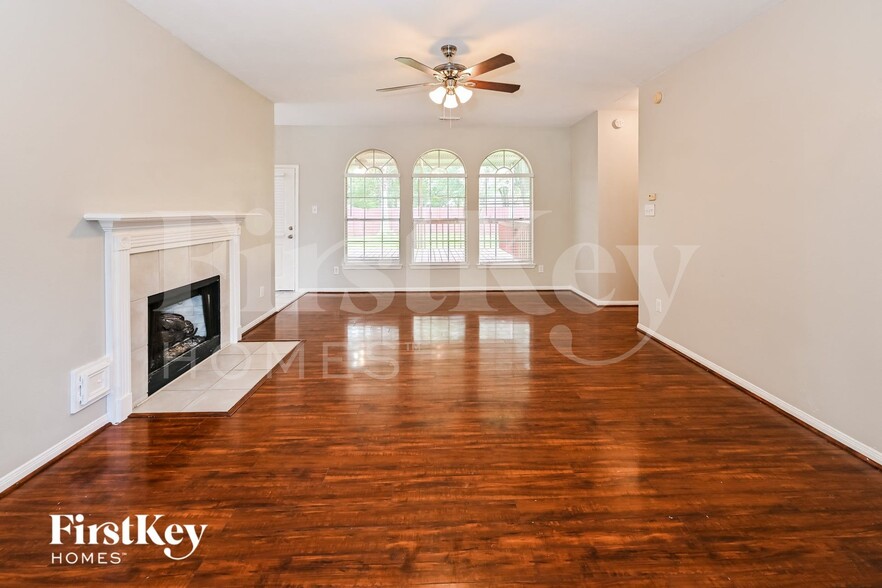 Building Photo - 2614 Spring Bend Dr