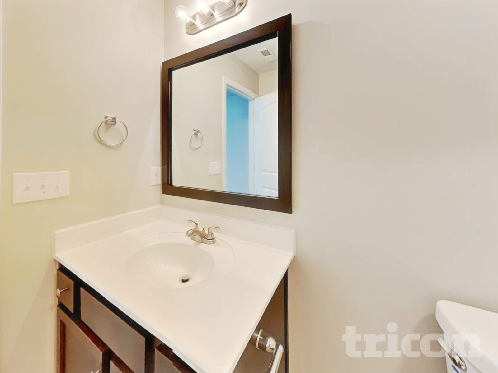 Building Photo - 1705 Sawtooth Ct