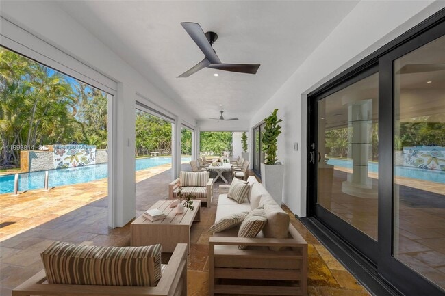 Building Photo - 5120 Carillo St