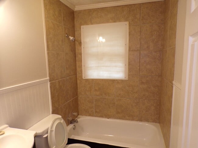 Building Photo - 1095 Foster Cir
