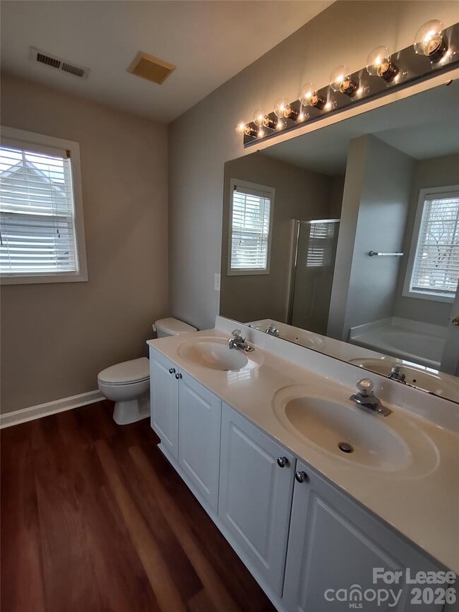 Building Photo - 2004 Magna Ln