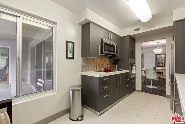 Building Photo - 11657 Chenault St