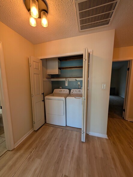 Building Photo - 4211 Minnard Ct