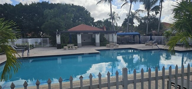 Building Photo - 1002 Sevilla Cir