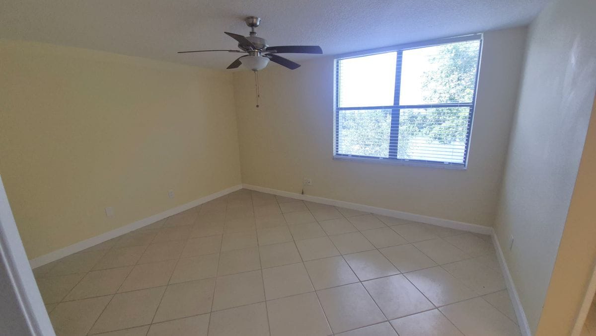 Building Photo - 820 Lavers Cir