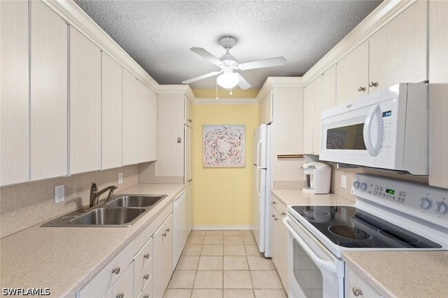 Building Photo - 555 Park Shore Dr