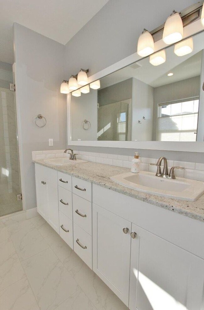 Building Photo - Immaculate Home in Harris Ranch