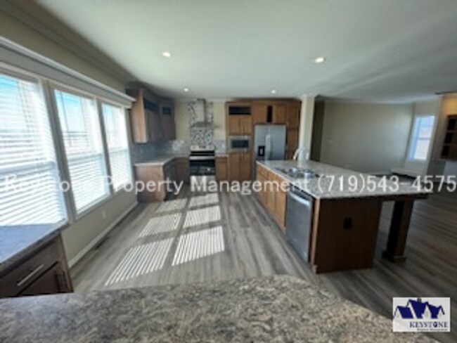 Building Photo - Upscale, Modern 4 Bedroom/2 Bathroom/2 Car...