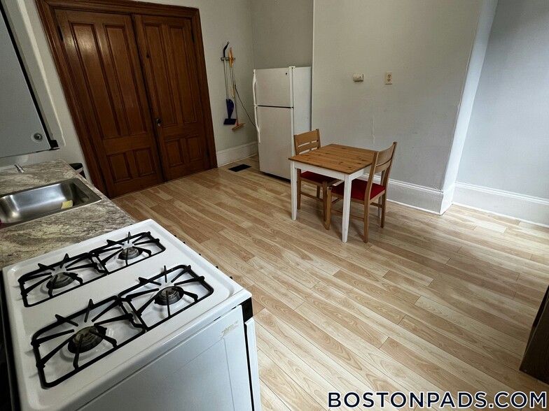 Building Photo - 94 Mt Pleasant Ave