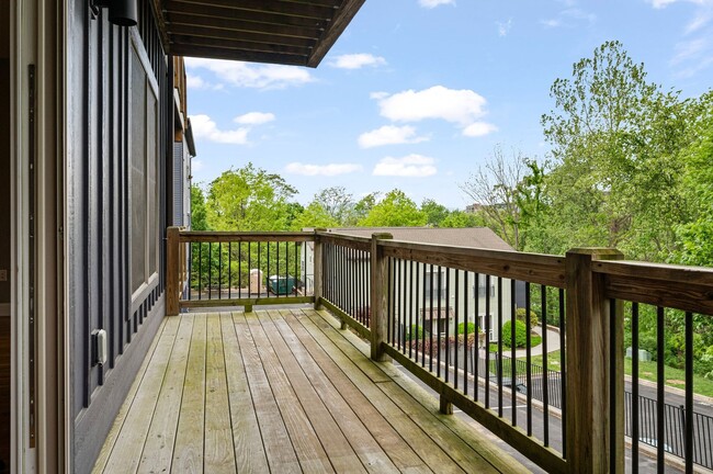 Building Photo - Beautiful & Modern 3-Bedroom Townhome near...