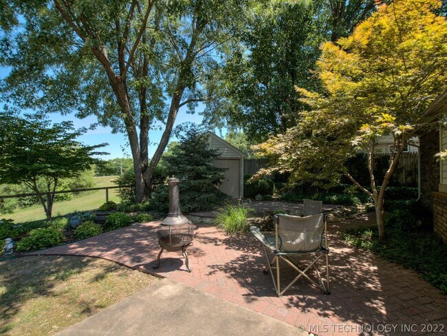 Building Photo - 3021 S Ash Ave