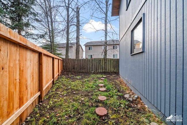 Building Photo - 6627 Zurich St