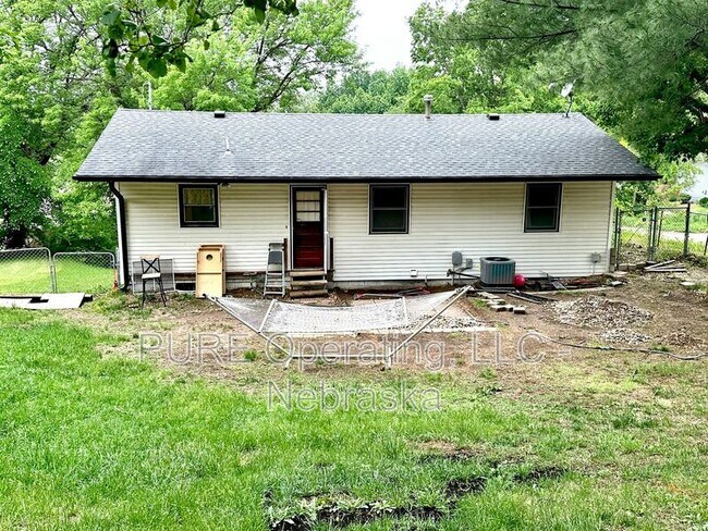 Building Photo - 105 N Elm St