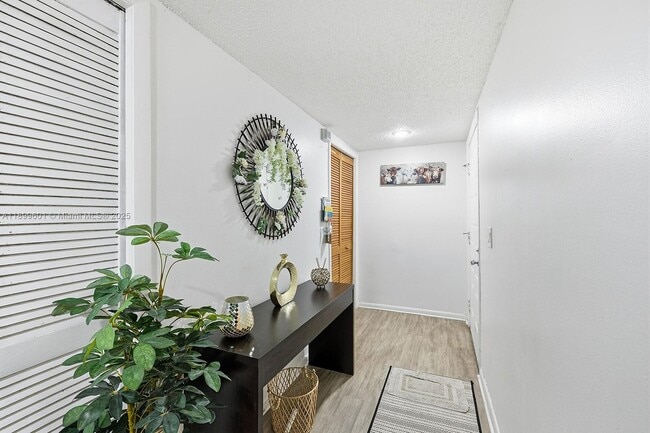 Building Photo - 428 Lakeview Dr