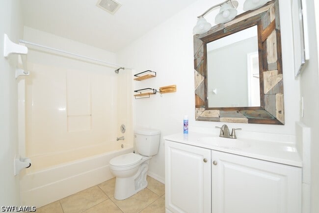 Building Photo - 907 NE 10th Terrace