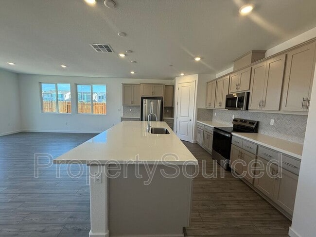 Building Photo - 1788 Shingle Ave