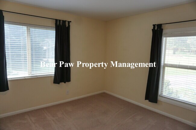 Building Photo - "Penthouse" condo in Evergreen!!