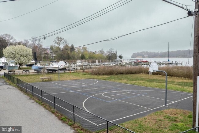 Building Photo - 829 Shore Dr