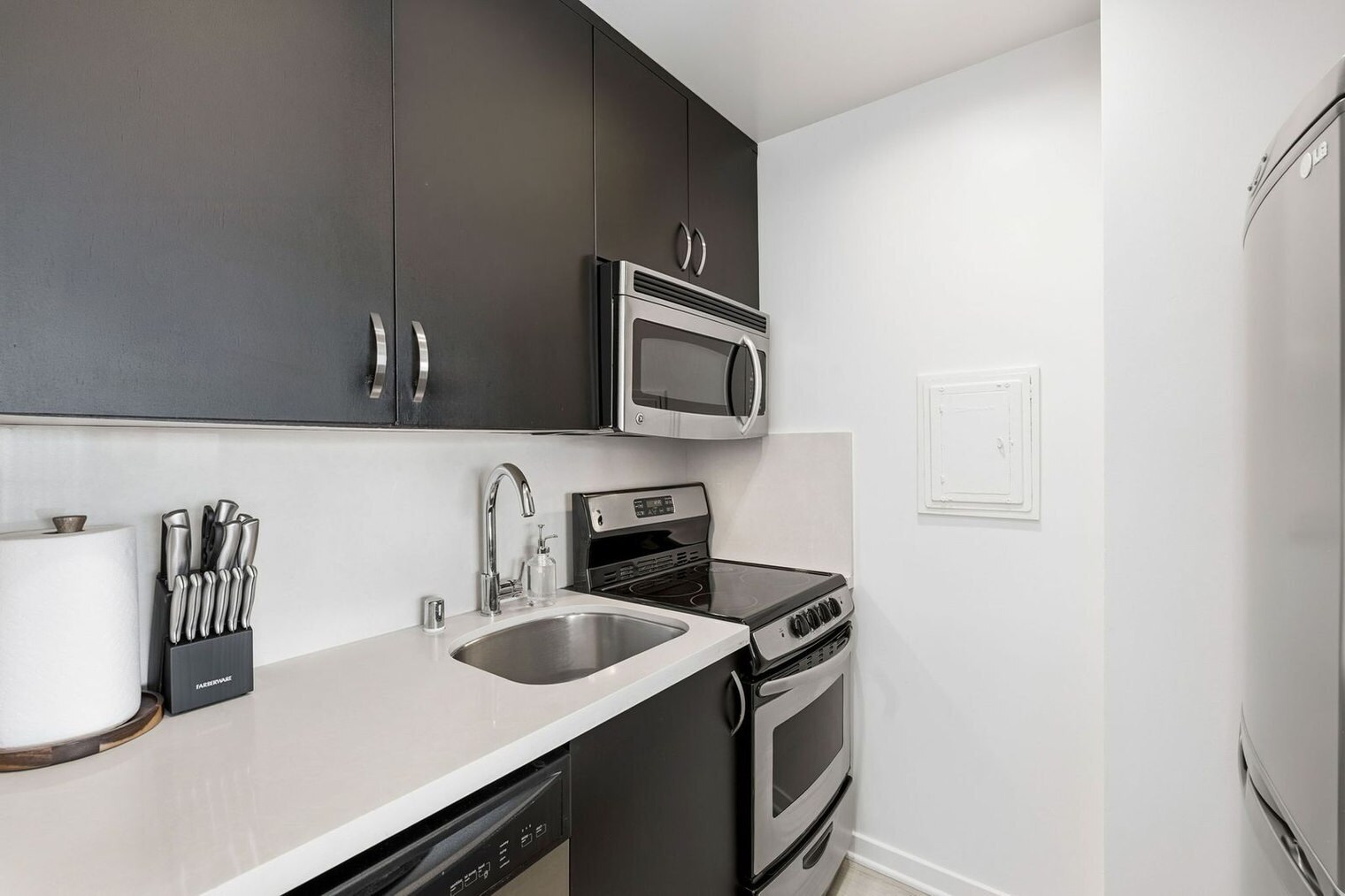 Building Photo - 899 Pine St