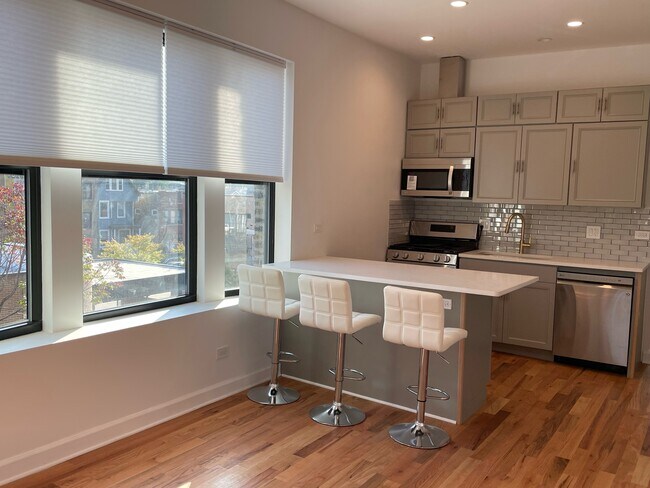 Building Photo - 4410 N Western Ave