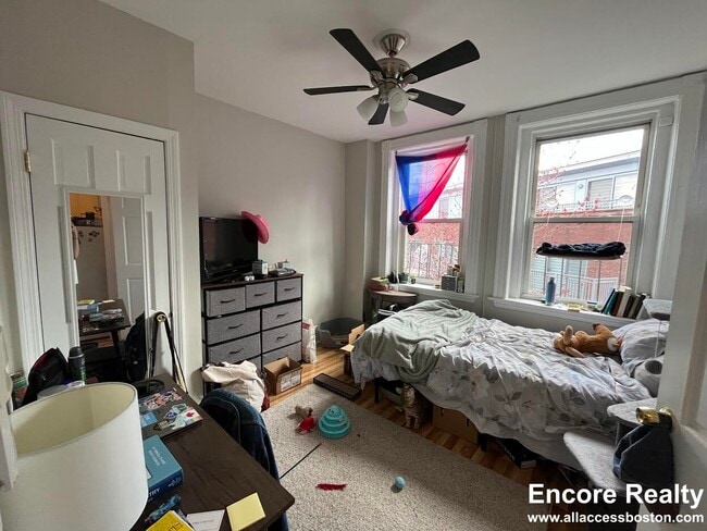 Building Photo - 115 Salem St