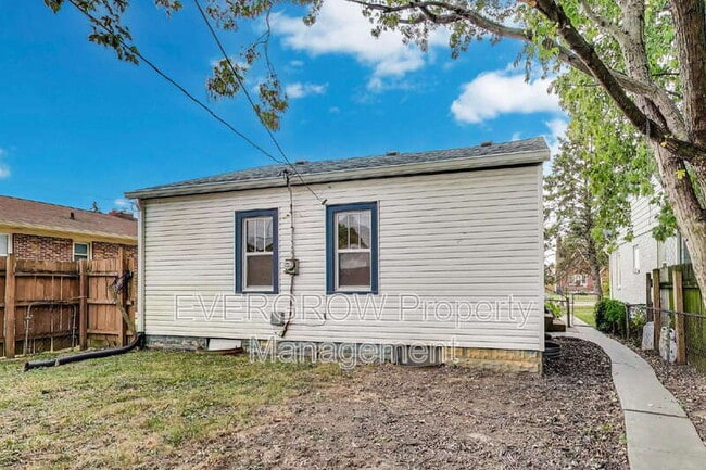 Building Photo - 5244 E 10th St