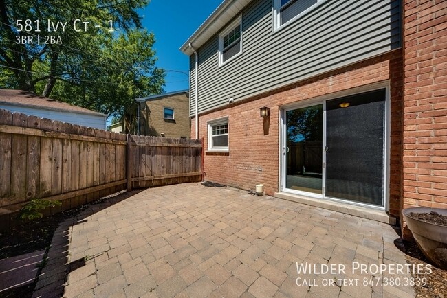 Building Photo - 581 Ivy Ct