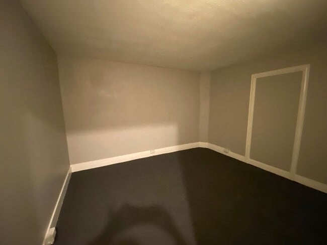 Building Photo - 3 Bdrm, 1.5 Bath