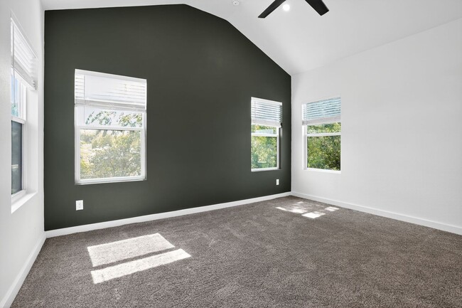 Building Photo - 4 Weeks Free!! Urban Modern Living Near Downtown San Antonio!