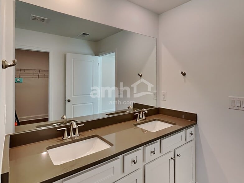 Building Photo - 1039 Highland Walk