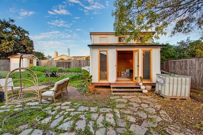 Building Photo - 1418 Marshall St