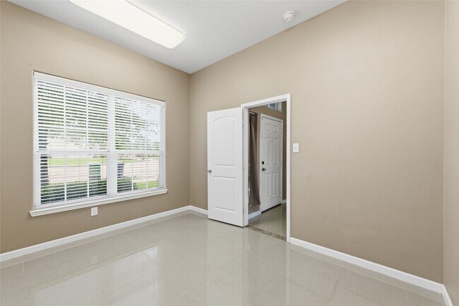Building Photo - 8234 Hall View Dr