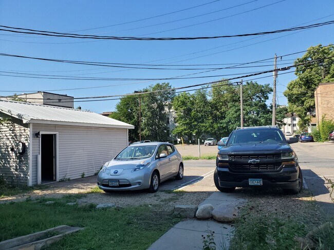 Building Photo - 1512