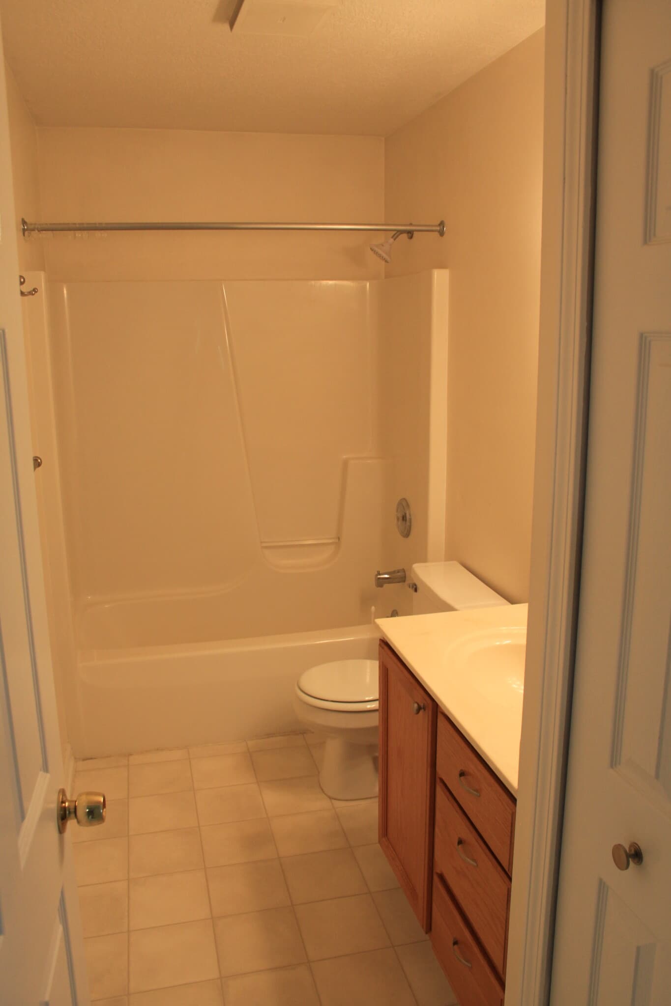Bath - 15920 Short St