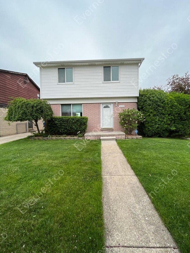 Building Photo - Charming 3 bedroom in Madison Heights / Pe...