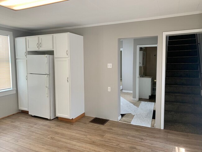 Building Photo - 205 6th St NW