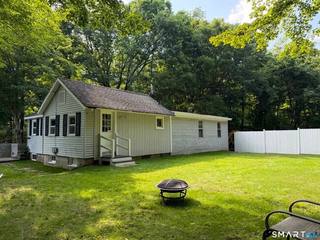 Building Photo - 1774 Middletown Ave