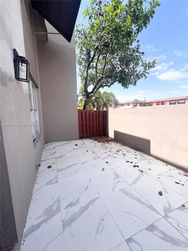 Building Photo - 3770 SW 59th Terrace