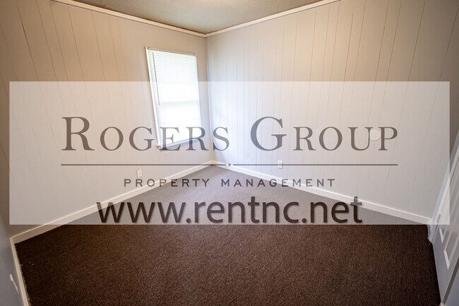 Building Photo - #103*** - 811-813 Hughes St Duplex