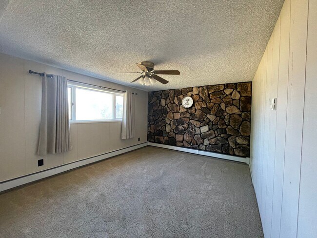 Building Photo - 3321 Bevans St
