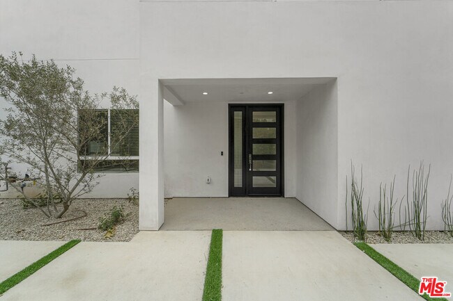 Building Photo - 8702 Silver Way