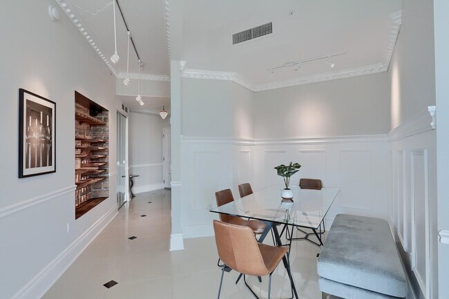 Building Photo - 300 S Australian Ave