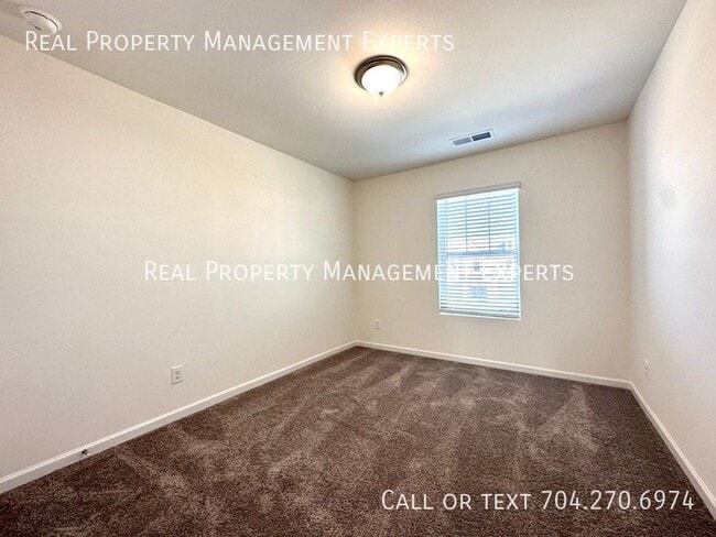 Building Photo - 2789 Yeager Dr NW